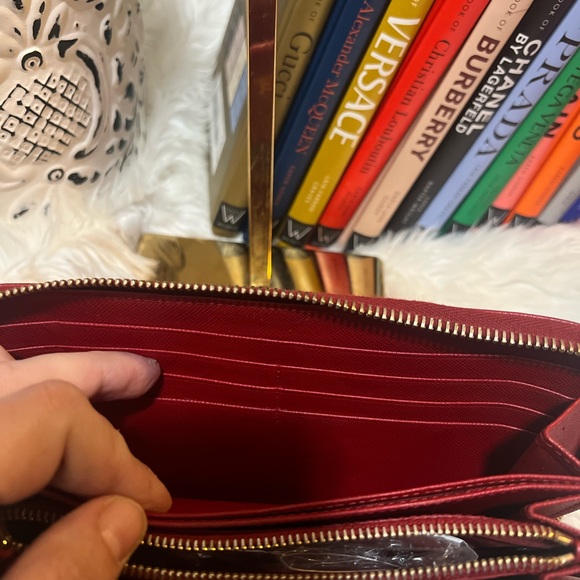 Prada Red Bow Wallet - Picture 9 of 9